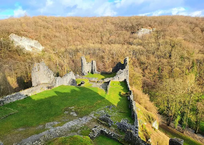 Сasa de vacaciones De Montaigle *